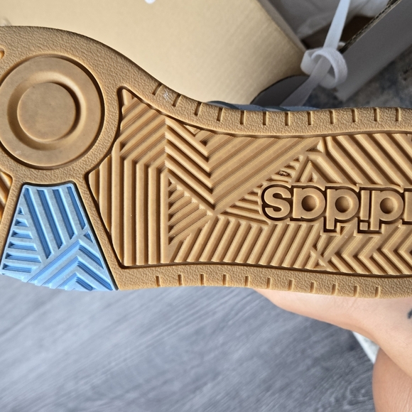 Brand new Adidas hoops women size 7.5 - Picture 3 of 6